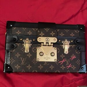 Clean nice purse like a wallet